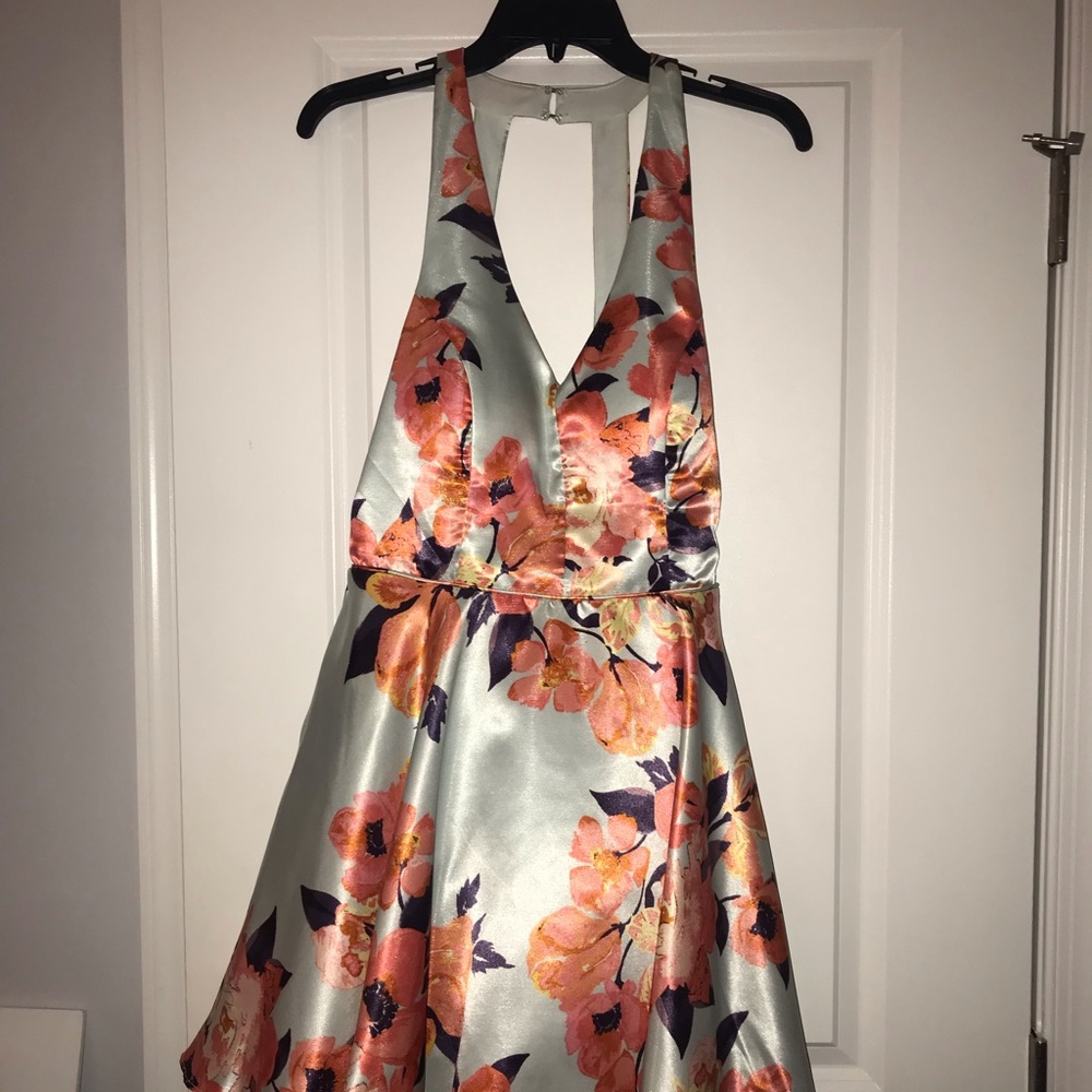 Dress - Picture 3 of 3